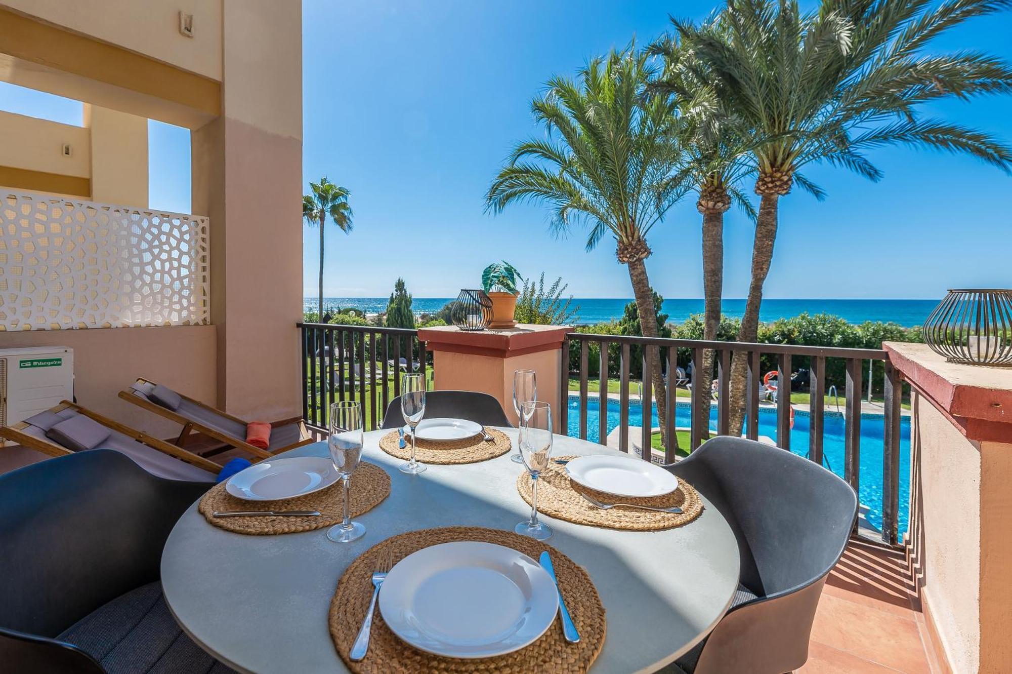 Front Line Beach Studio Apartment Марбелья Экстерьер фото